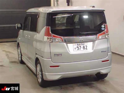 MITSUBISHI DELICA D2