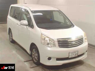 TOYOTA NOAH