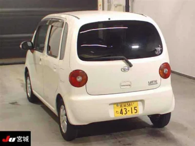 DAIHATSU MOVE LATTE