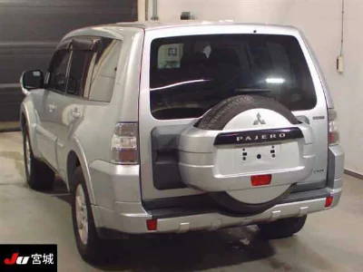 MITSUBISHI PAJERO