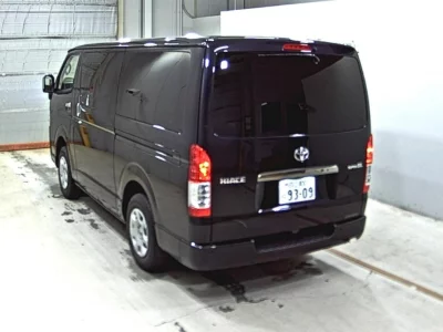 TOYOTA HIACE VAN