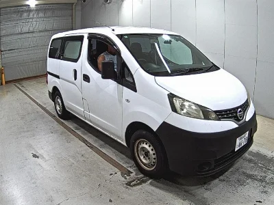 NISSAN NV200