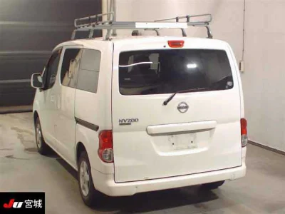 NISSAN NV200