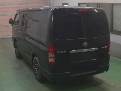 TOYOTA HIACE VAN