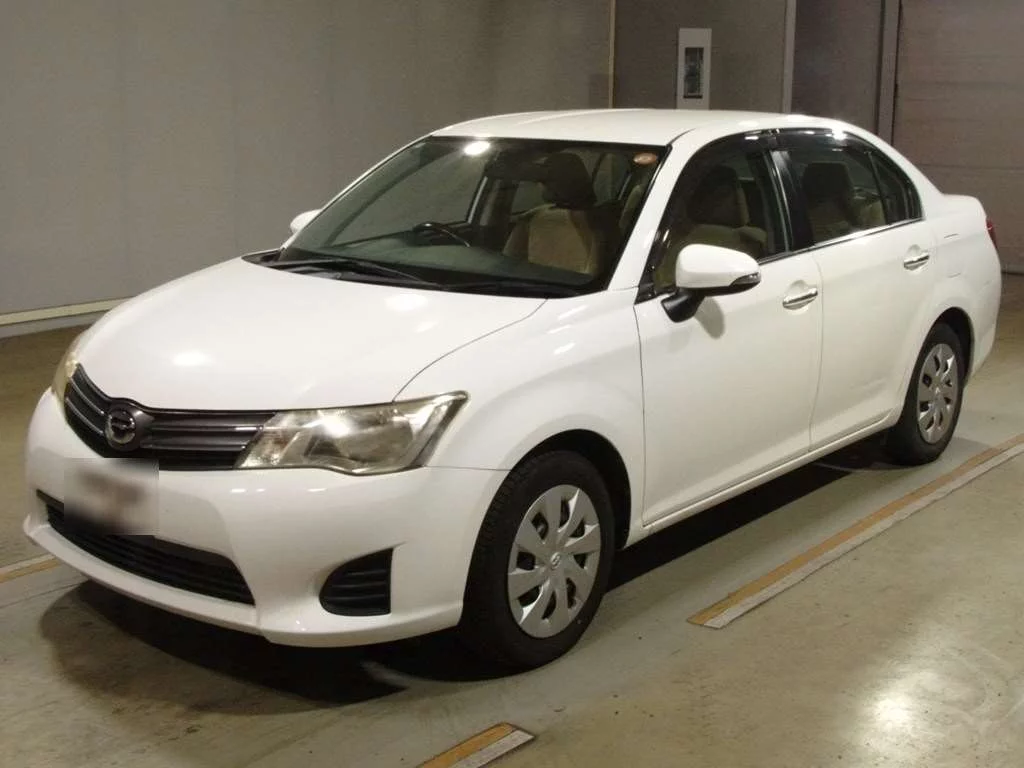 Toyota Corolla Axio  с аукциона в Японии