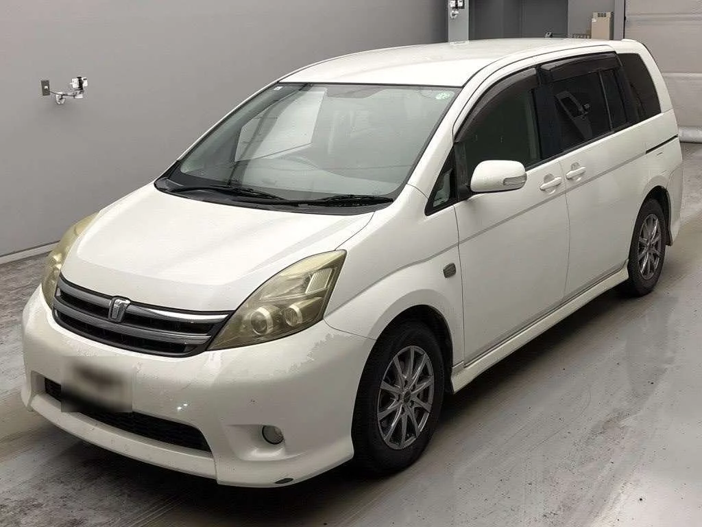 Toyota Isis  с аукциона в Японии
