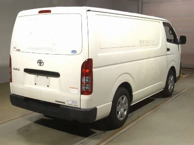 TOYOTA HIACE VAN