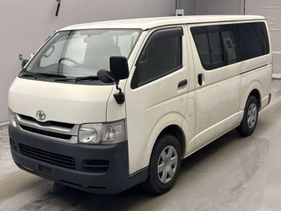 TOYOTA HIACE VAN