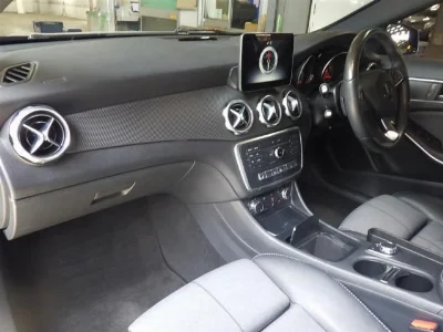 MERCEDES BENZ GLA