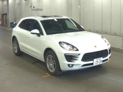 PORSCHE MACAN