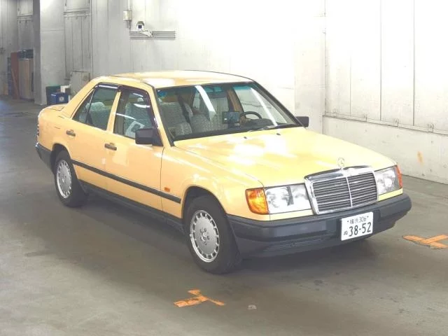 Mercedes-Benz E-Class  с аукциона в Японии