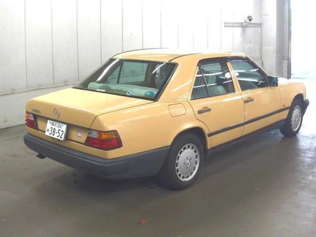 Mercedes-Benz E-Class  с аукциона в Японии