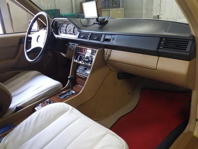 Mercedes-Benz E-Class  с аукциона в Японии