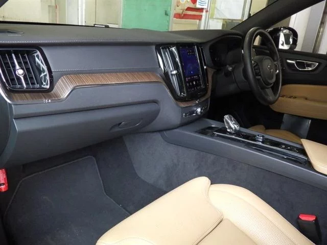Volvo XC60  с аукциона в Японии