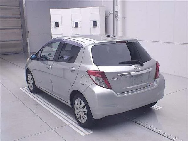 Toyota Vitz  с аукциона в Японии