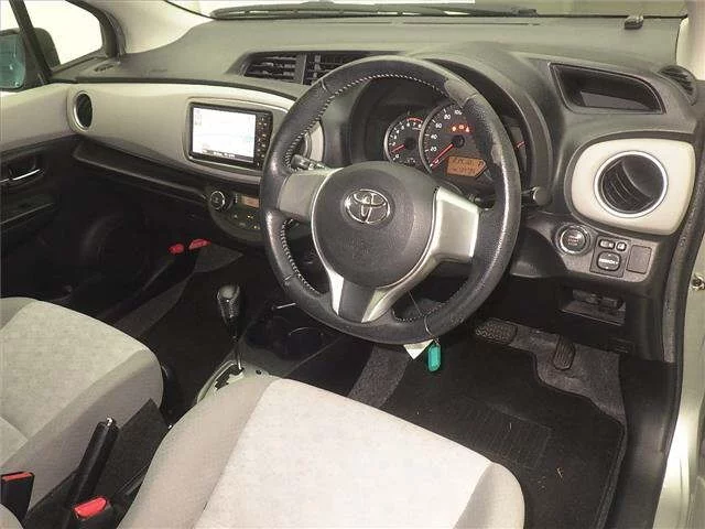 Toyota Vitz  с аукциона в Японии