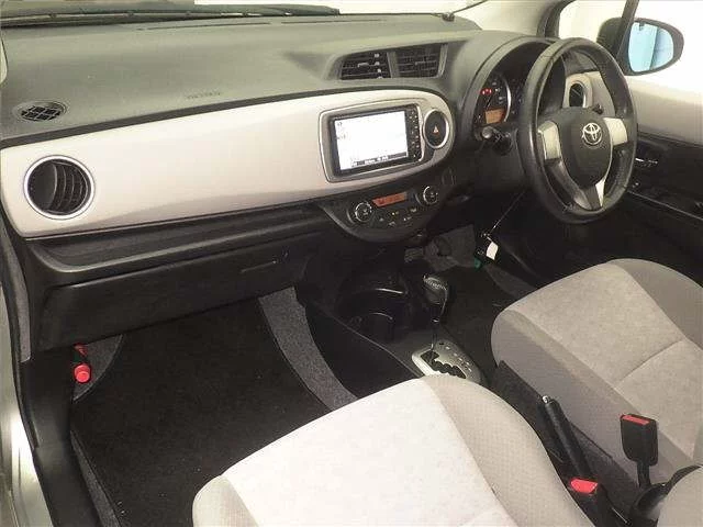 Toyota Vitz  с аукциона в Японии