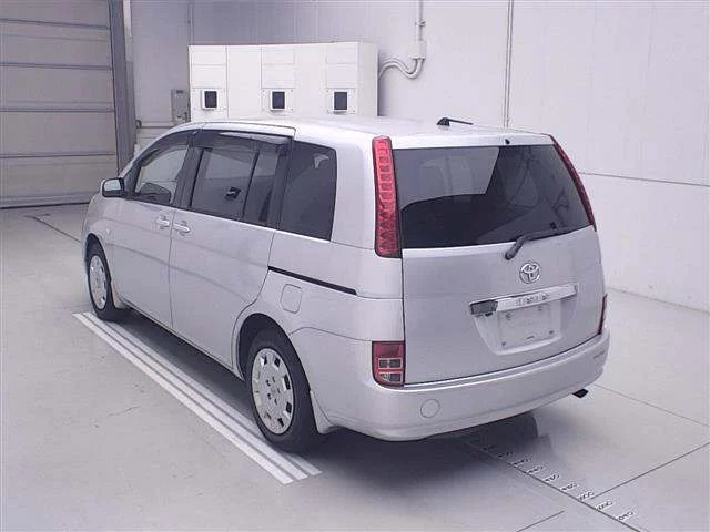 Toyota Isis  с аукциона в Японии