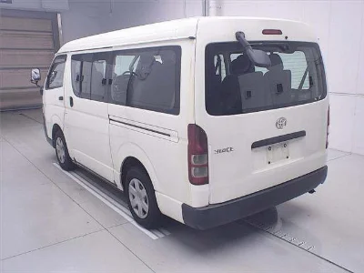 TOYOTA HIACE