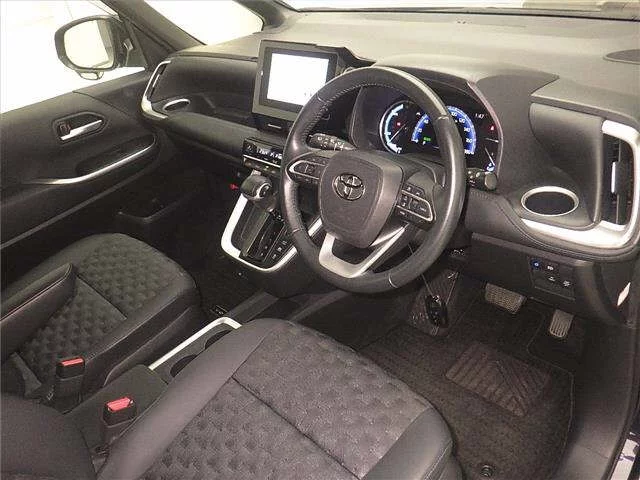 Toyota Voxy  с аукциона в Японии