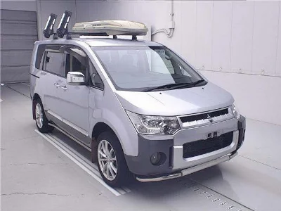 MITSUBISHI DELICA D5