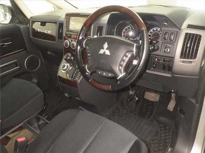 Mitsubishi DELICA D5