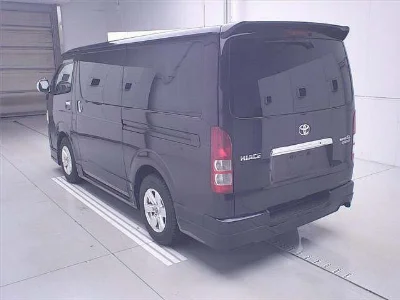 TOYOTA HIACE VAN
