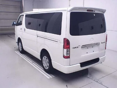 TOYOTA HIACE VAN