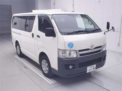 TOYOTA REGIUS ACE VAN