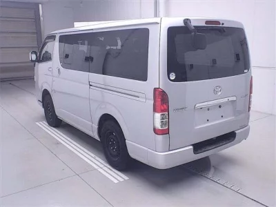 TOYOTA HIACE VAN