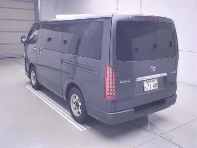 TOYOTA HIACE VAN