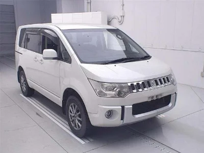 MITSUBISHI DELICA D5