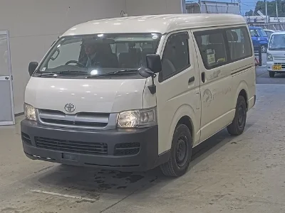 TOYOTA HIACE