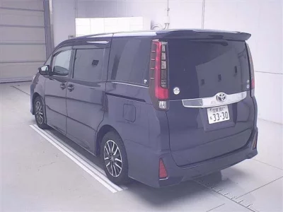 TOYOTA NOAH
