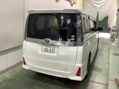 TOYOTA VOXY