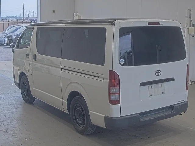 Toyota HiAce  с аукциона в Японии