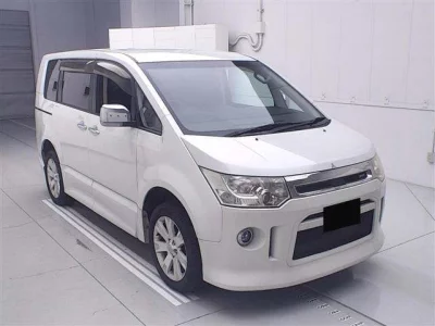 MITSUBISHI DELICA D5