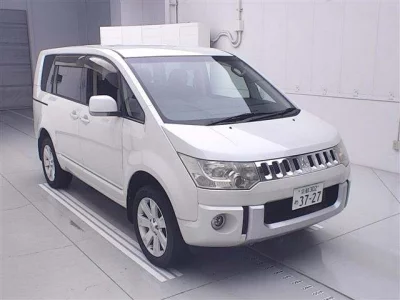 MITSUBISHI DELICA D5