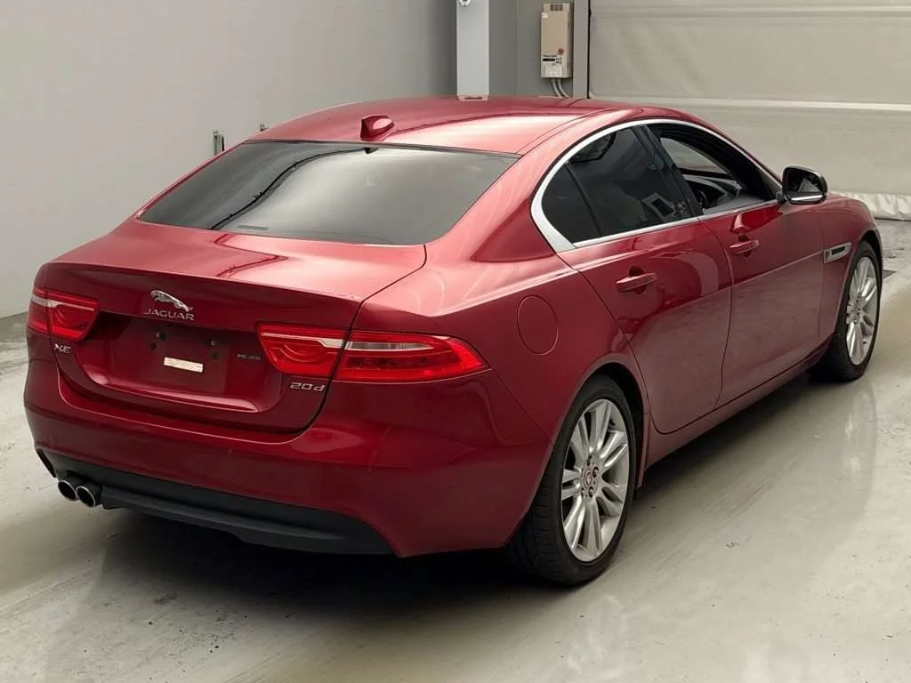 Jaguar XE  с аукциона в Японии
