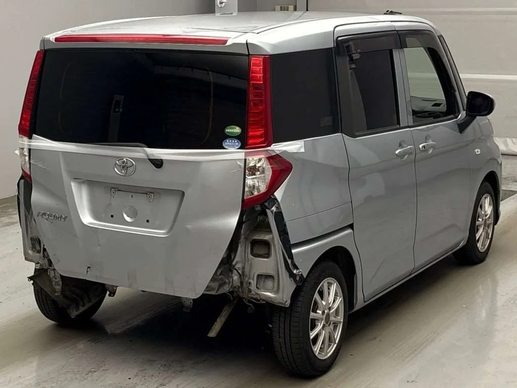 Toyota Roomy  с аукциона в Японии