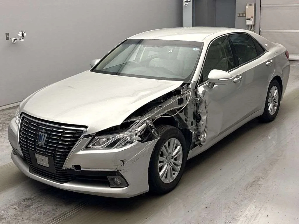 Toyota CROWN HYBRID  с аукциона в Японии