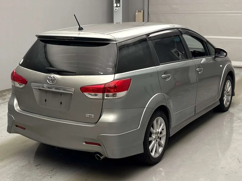 Toyota Wish  с аукциона в Японии