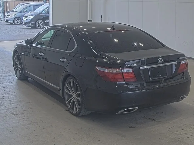 Lexus LS600h  с аукциона в Японии