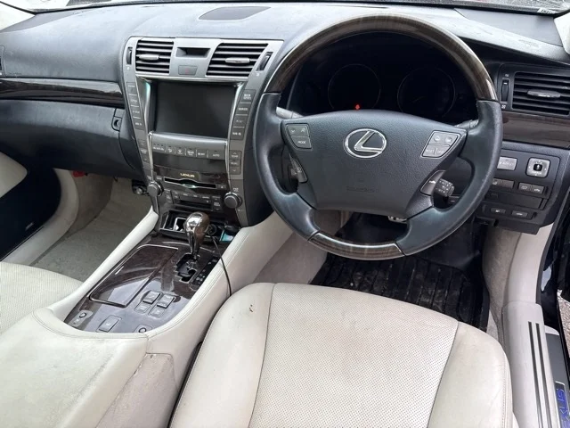 Lexus LS600h  с аукциона в Японии