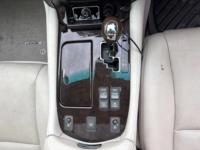 Lexus LS600h  с аукциона в Японии