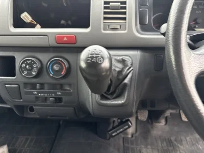 TOYOTA HIACE