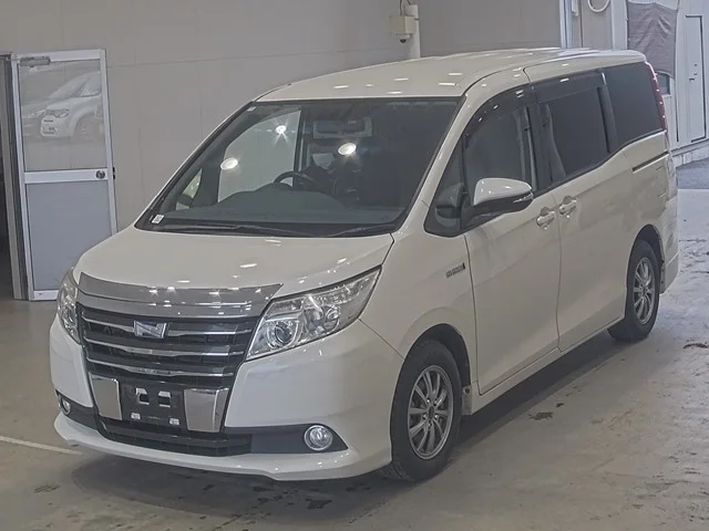 Toyota Noah  с аукциона в Японии