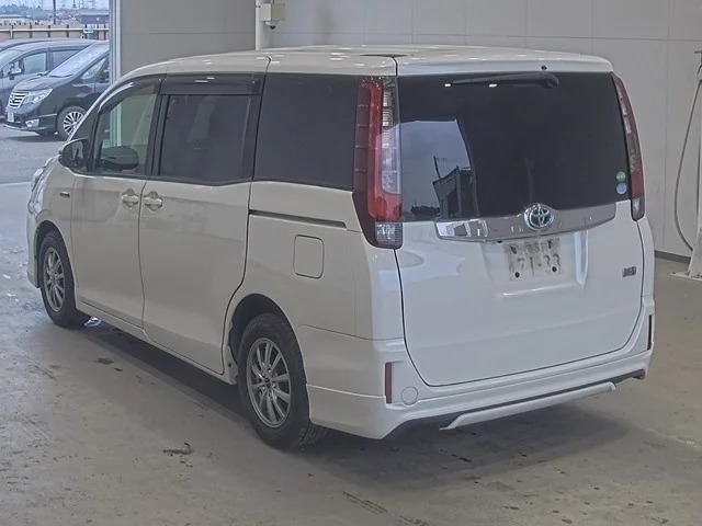 Toyota Noah  с аукциона в Японии
