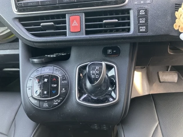 Toyota Noah  с аукциона в Японии