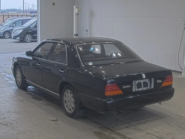 Nissan Cedric  с аукциона в Японии